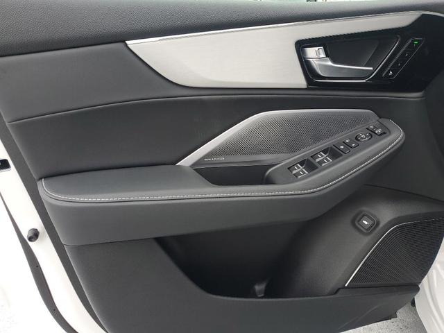 Photo of 2025 Platinum White Pearl Acura MDX
