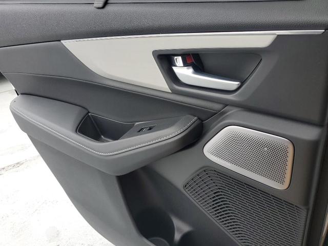 Photo of 2025 Platinum White Pearl Acura MDX