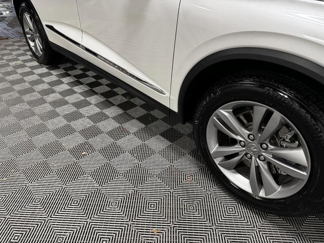 Photo of 2024 Lunar Silver Metallic Acura MDX