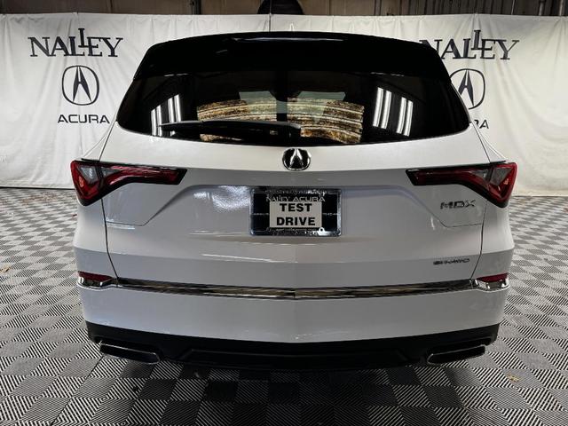 Photo of 2024 Lunar Silver Metallic Acura MDX