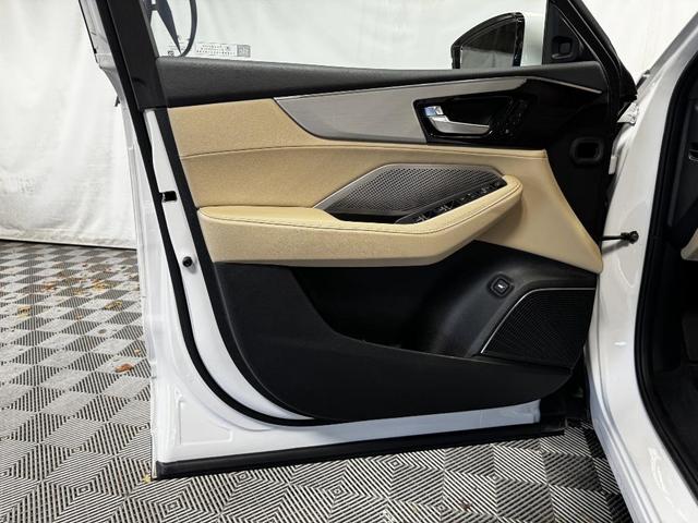 Photo of 2024 Platinum White Pearl Acura MDX