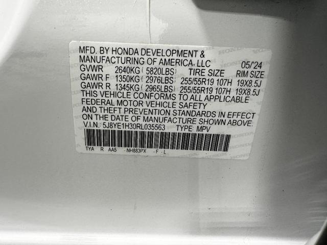 Photo of 2024 Lunar Silver Metallic Acura MDX