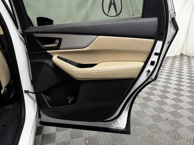 Photo of 2024 Platinum White Pearl Acura MDX