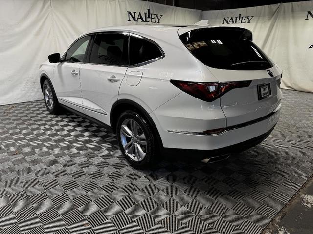 Photo of 2024 Lunar Silver Metallic Acura MDX