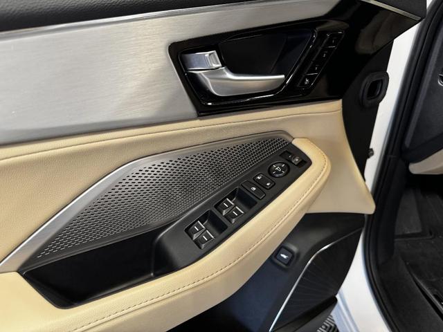 Photo of 2024 Platinum White Pearl Acura MDX