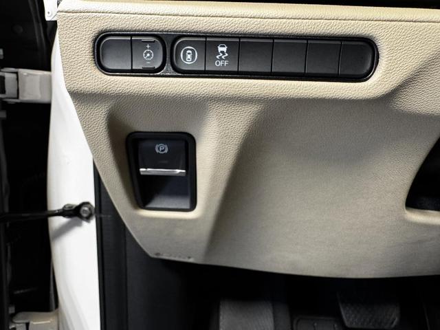Photo of 2024 Lunar Silver Metallic Acura MDX