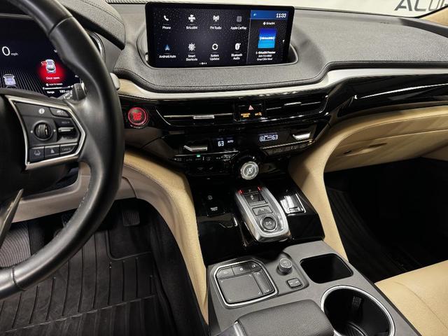 Photo of 2024 Lunar Silver Metallic Acura MDX