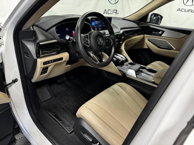 Photo of 2024 Lunar Silver Metallic Acura MDX
