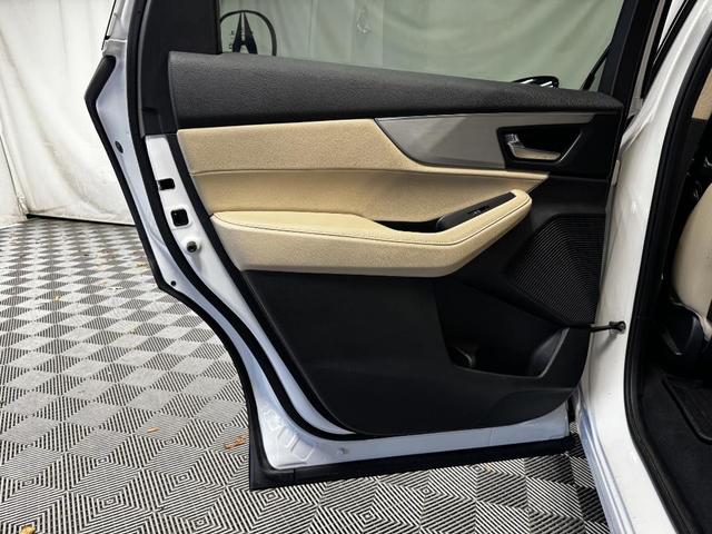 Photo of 2024 Platinum White Pearl Acura MDX