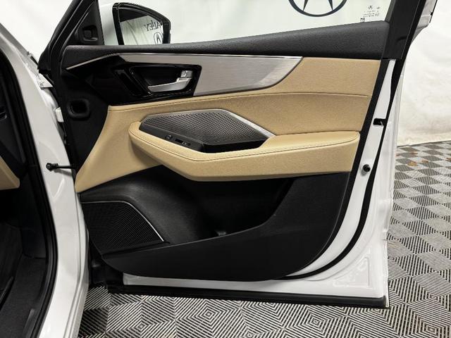 Photo of 2024 Lunar Silver Metallic Acura MDX