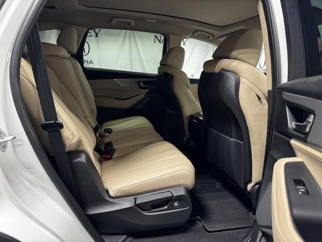 Photo of 2024 Platinum White Pearl Acura MDX