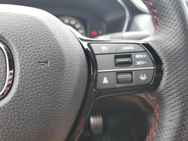 Photo of 2025 Platinum White Pearl Acura Integra