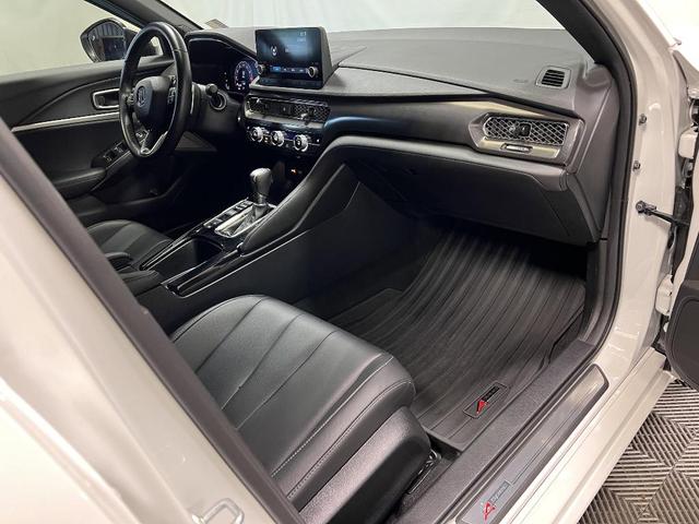 Photo of 2024 Platinum White Pearl Acura Integra