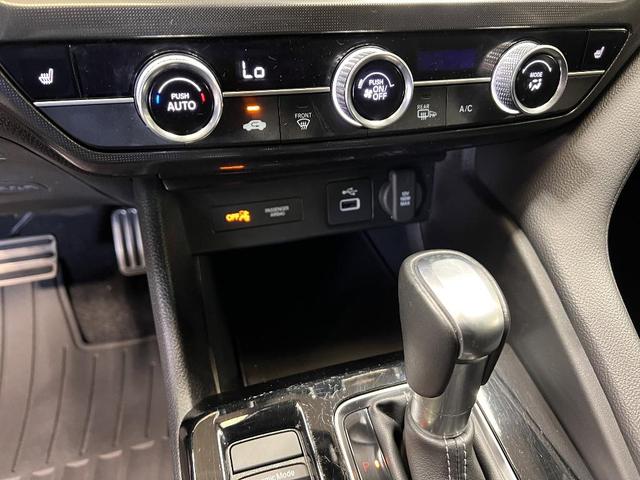 Photo of 2024 Platinum White Pearl Acura Integra