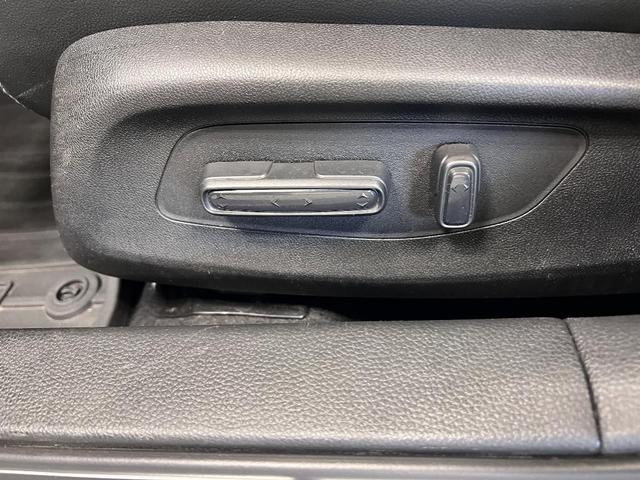 Photo of 2024 Platinum White Pearl Acura Integra