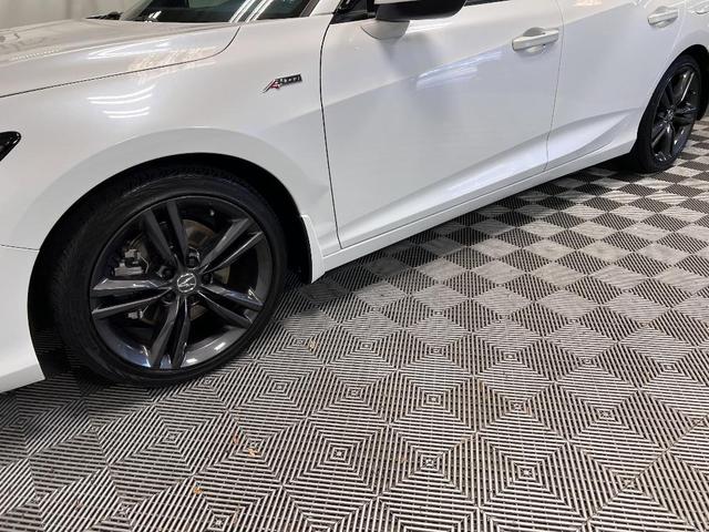 Photo of 2024 Platinum White Pearl Acura Integra