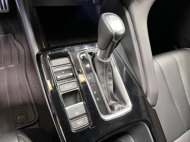 Photo of 2024 Platinum White Pearl Acura Integra