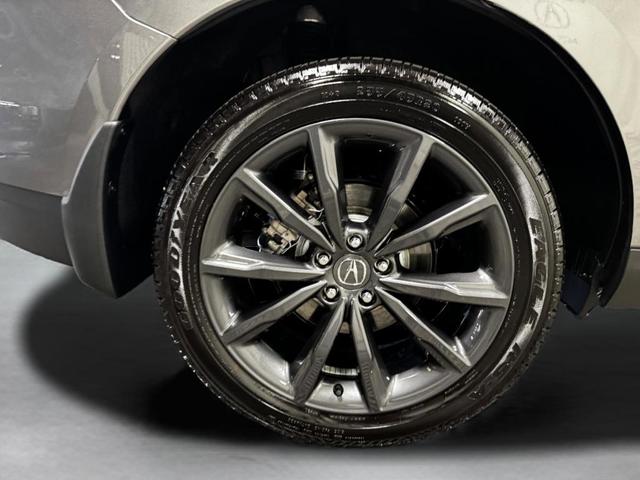 Photo of 2025 Liquid Carbon Metallic Acura RDX