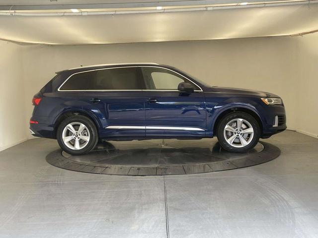 Photo of 2022 Navarra Blue Metallic Audi Q7
