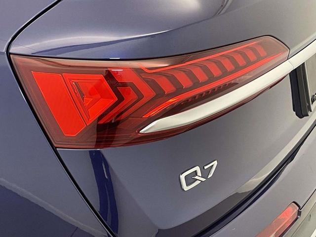Photo of 2022 Navarra Blue Metallic Audi Q7
