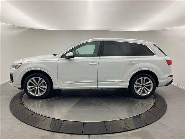 Photo of 2025 White Audi Q7