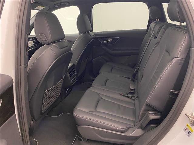 Photo of 2025 White Audi Q7