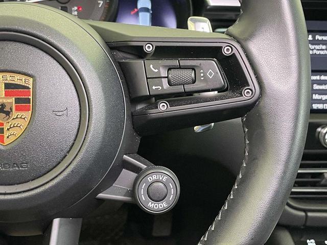 Photo of 2024 Jet Black Metallic Porsche Macan