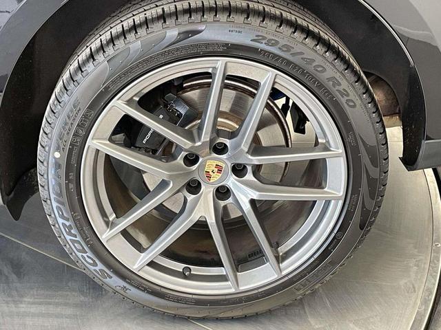 Photo of 2024 Jet Black Metallic Porsche Macan