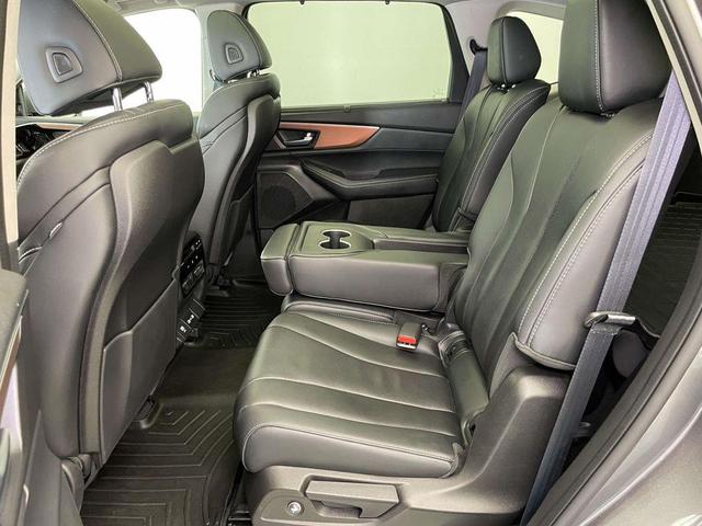 Photo of 2022 Lunar Silver Metallic Acura MDX