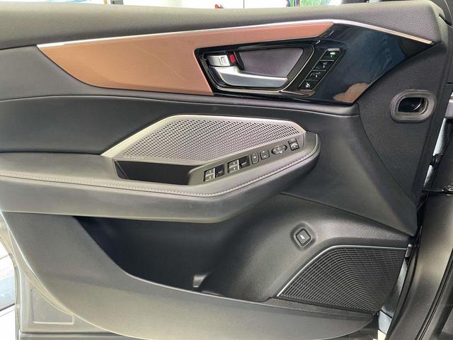 Photo of 2022 Lunar Silver Metallic Acura MDX