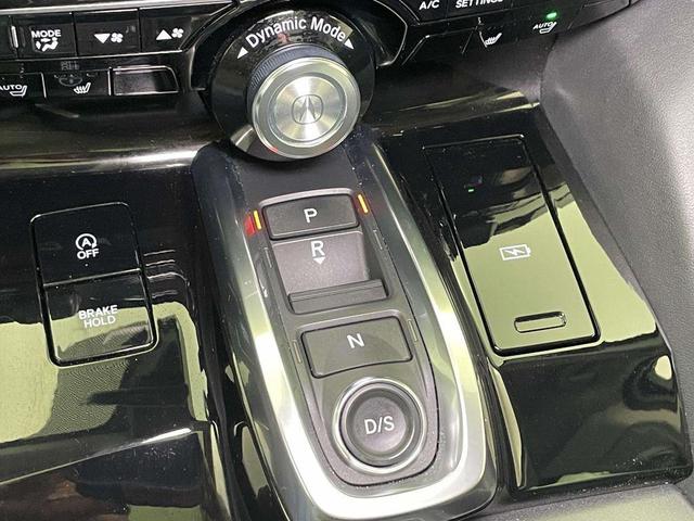 Photo of 2022 Lunar Silver Metallic Acura MDX