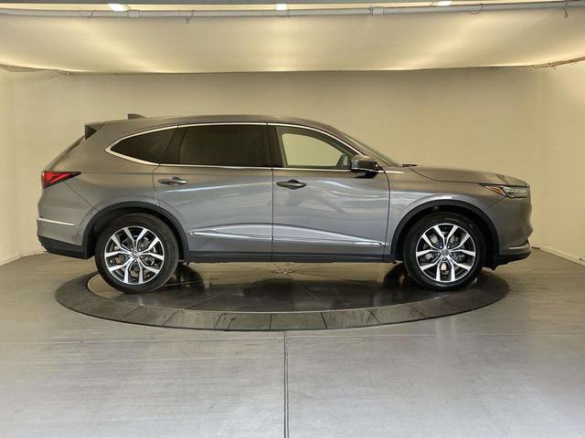 Photo of 2022 Lunar Silver Metallic Acura MDX