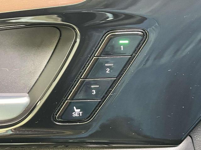 Photo of 2022 Lunar Silver Metallic Acura MDX