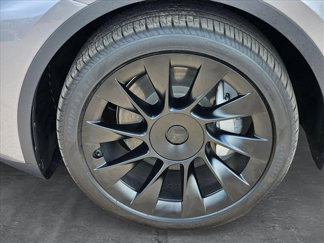 Photo of 2025 Silver Tesla Model Y