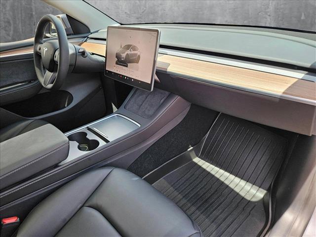 Photo of 2025 Silver Tesla Model Y