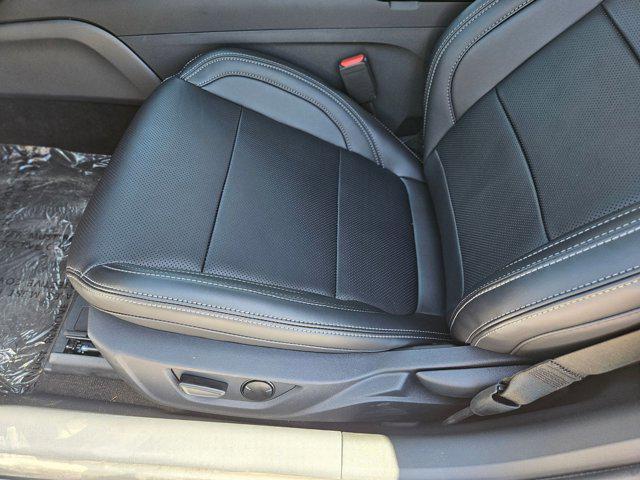 Photo of 2025 Oxford White Ford Mustang
