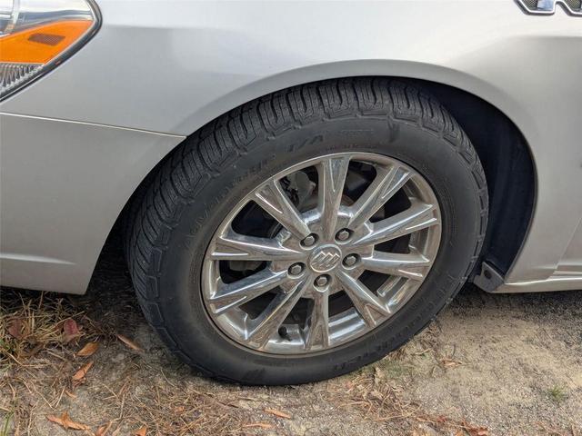Photo of 2009 Quicksilver Metallic Buick Lucerne