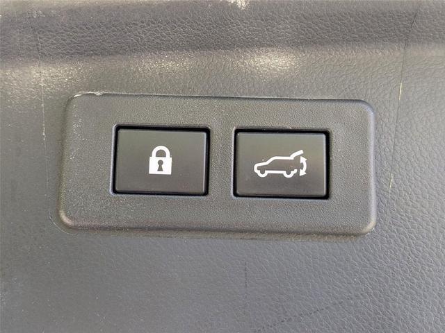 Photo of 2023 Ice Silver Metallic Subaru Outback