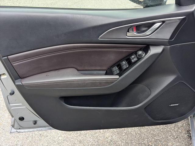 Photo of 2018 Sonic Silver Metallic Mazda Mazda3