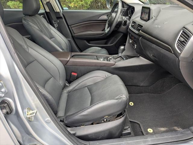 Photo of 2018 Sonic Silver Metallic Mazda Mazda3
