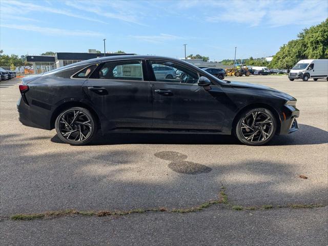 Photo of 2025 Aurora Black Pearl Kia K5