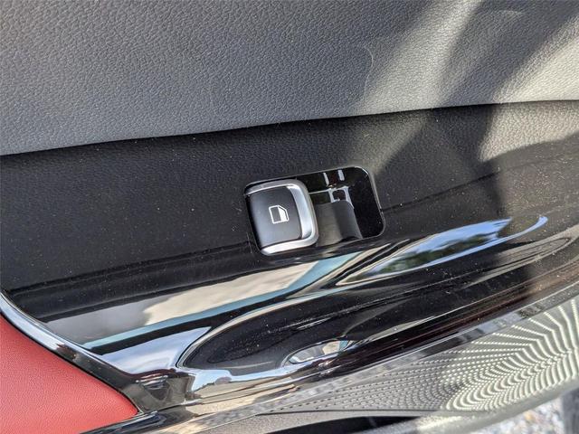 Photo of 2025 Aurora Black Pearl Kia K5