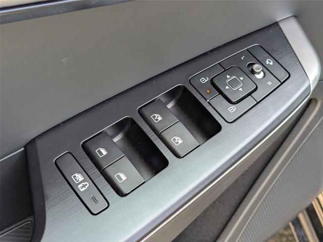 Photo of 2025 Ebony Black Kia EV6