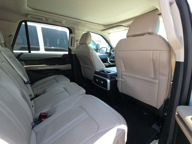 Photo of 2024 STAR WHITE MET TRI-COAT Ford Expedition Max