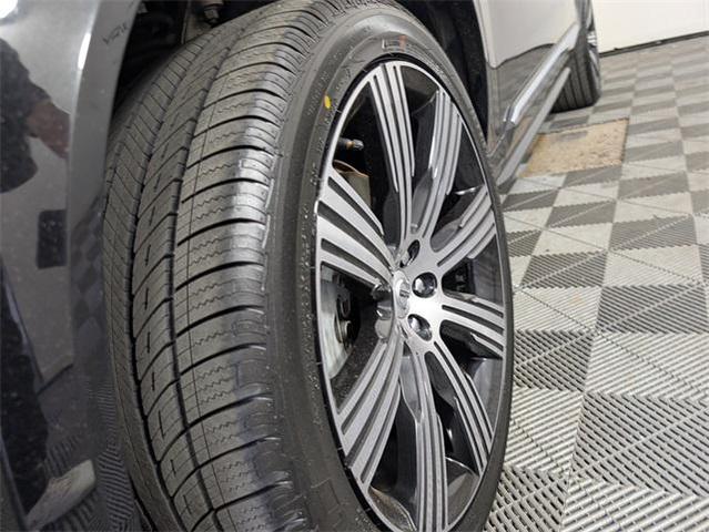 Photo of 2022 Onyx Black Metallic Volvo XC90