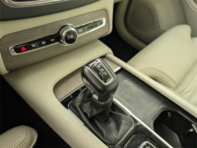 Photo of 2022 Onyx Black Metallic Volvo XC90