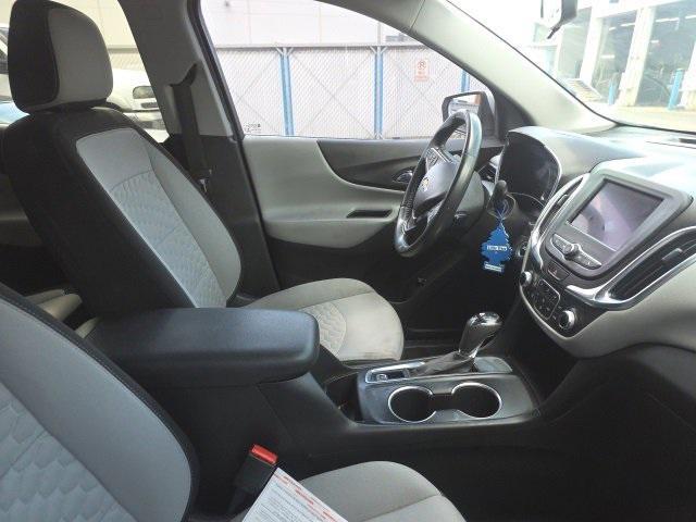 Photo of 2020 Silver Ice Metallic Chevrolet Equinox