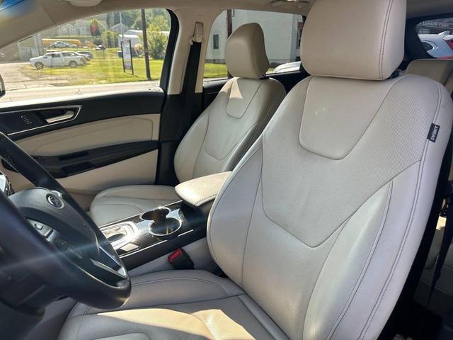 Photo of 2017 Red Ford Edge
