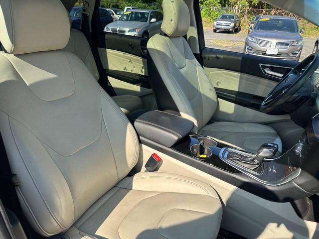 Photo of 2017 Red Ford Edge