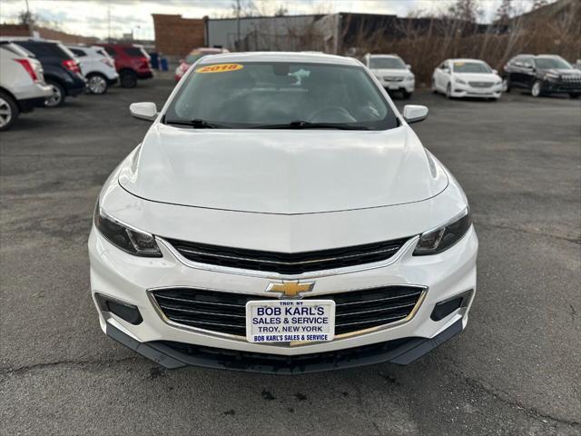 Photo of 2018 White Chevrolet Malibu